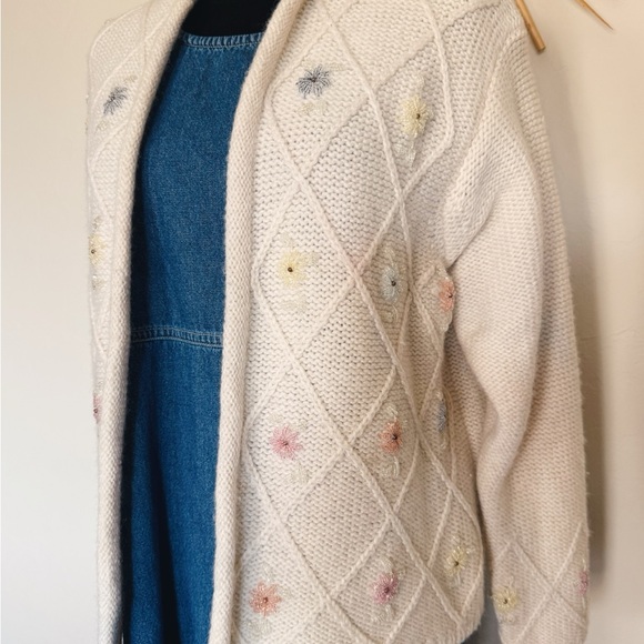 Vintage Beaded Floral Cardigan in Cream - Picture 4 of 9